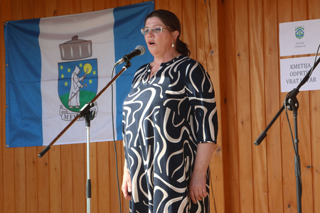Kulturna prireditev Na lepi Menišiji 04 Foto Ljubo Vukelič